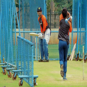MS Dhoni Practicing With Leverage RoboArm Ball Thrower