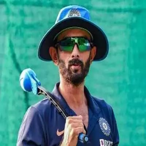 My Weapon RoboArm Cricket Ball Thrower-Vikram Rathour Team India Batting Coach  