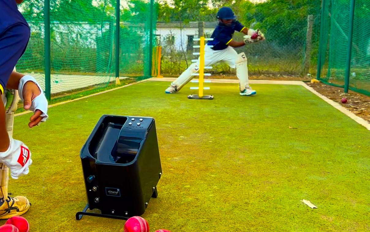 Leverage iChamp - Cricket Bowling Machines